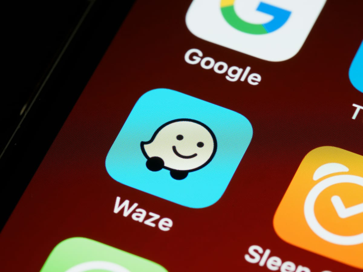 Waze Recommends Saving 3 Minutes by Driving Straight through Mall Like Scene in Blues Brothers (No Tolls)